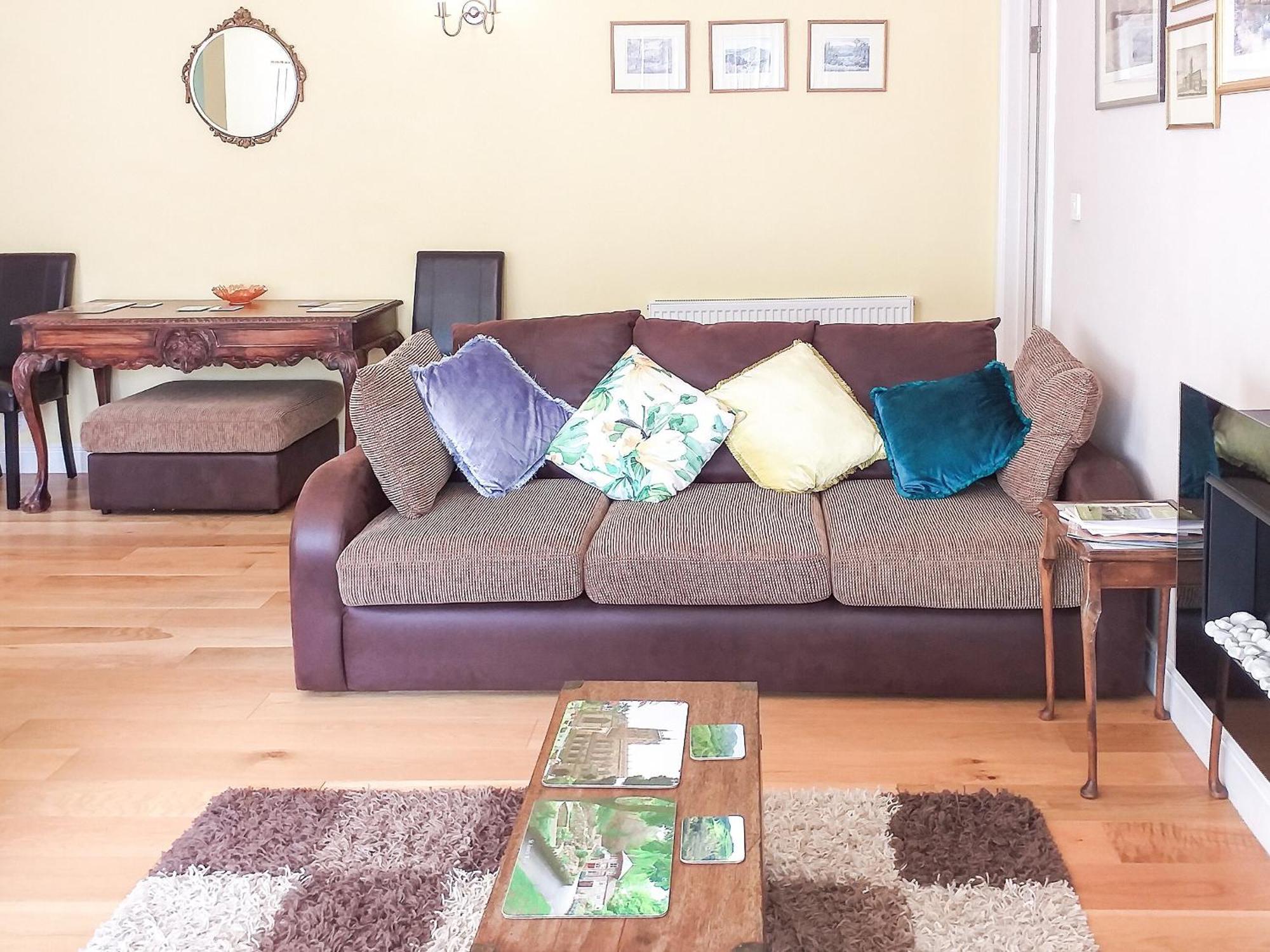 Little Acorns Villa เกรทมัลเวิร์น ภายนอก รูปภาพ